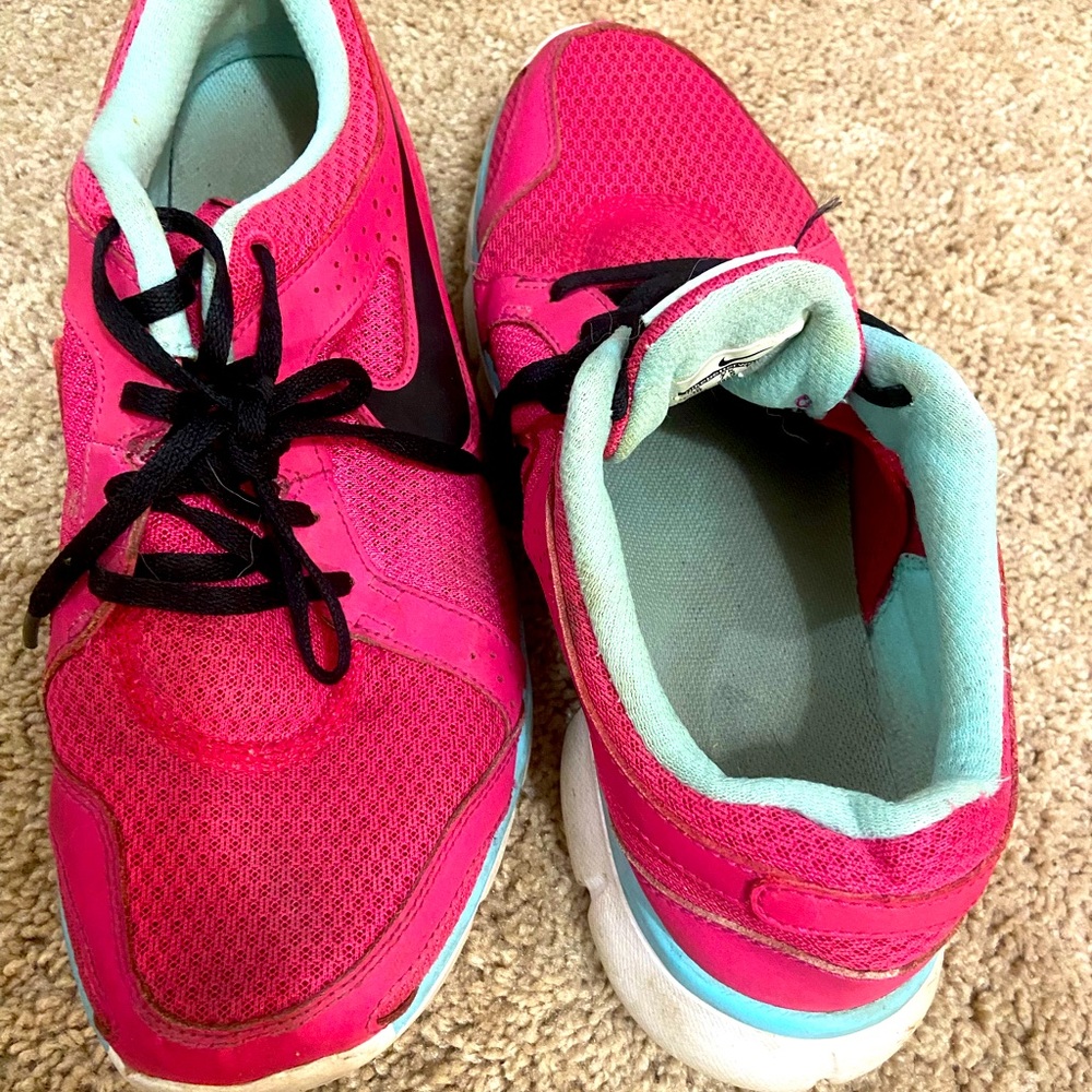 Nike Tennis Shoes